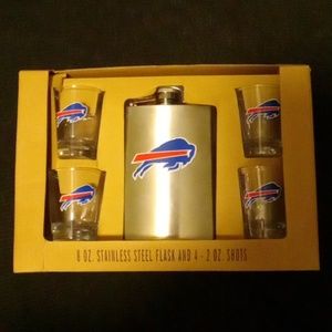 New Buffalo Bill's Steel Flask and Shot Glasses